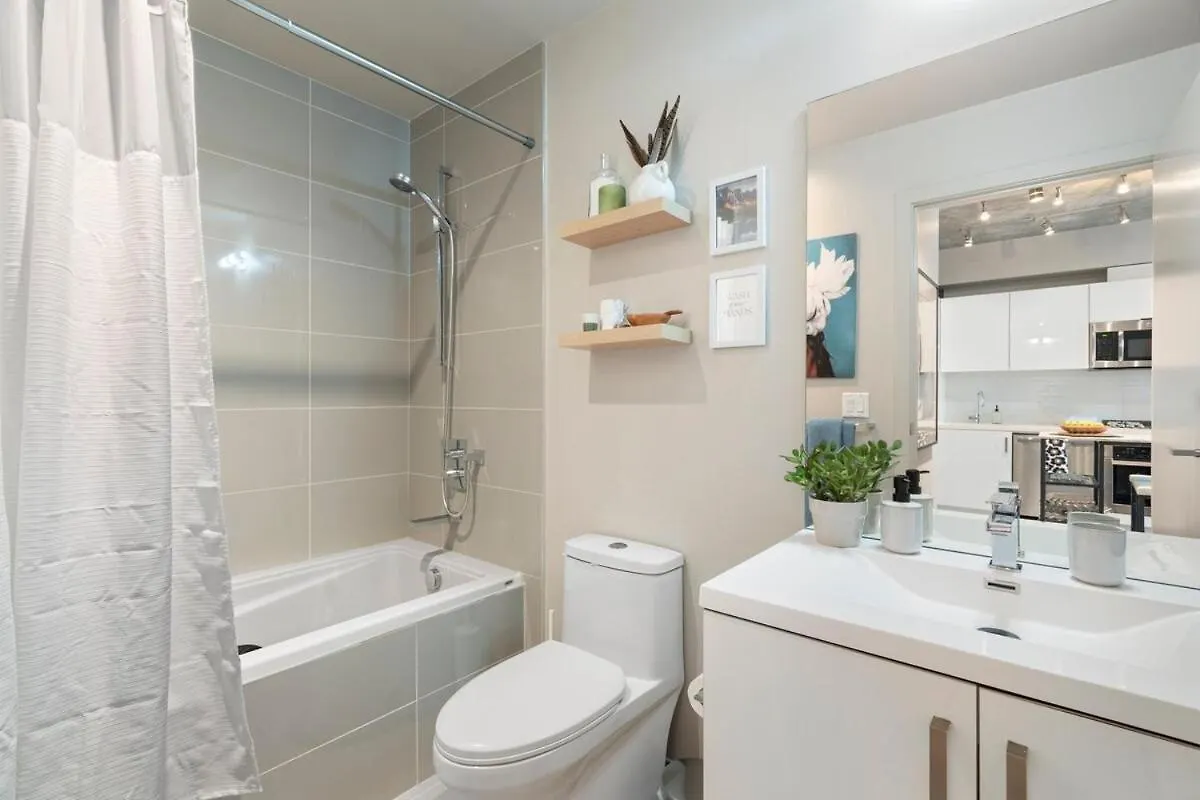 Stylish Condo With Exclusive Rooftop Pool Calgary
