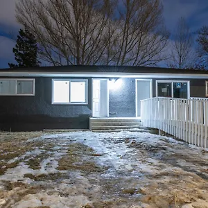 Centre Street Upper 2bedsuite 4408 Calgary