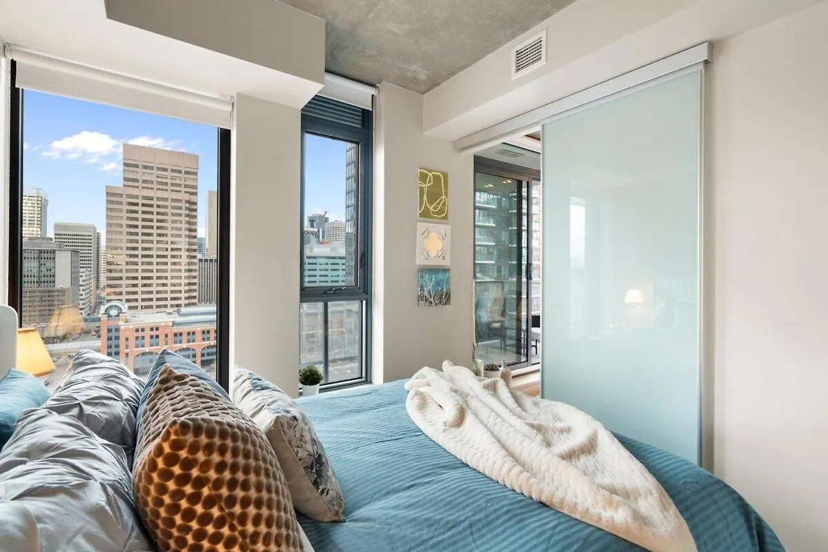 Stylish Condo With Exclusive Rooftop Pool Calgary Apartment