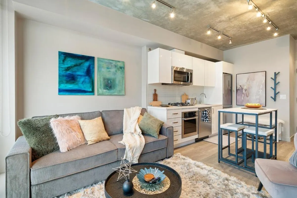 Apartment Stylish Condo With Exclusive Rooftop Pool Calgary