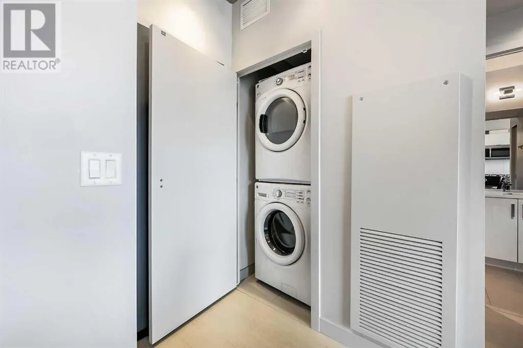 Stylish Condo With Exclusive Rooftop Pool Calgary