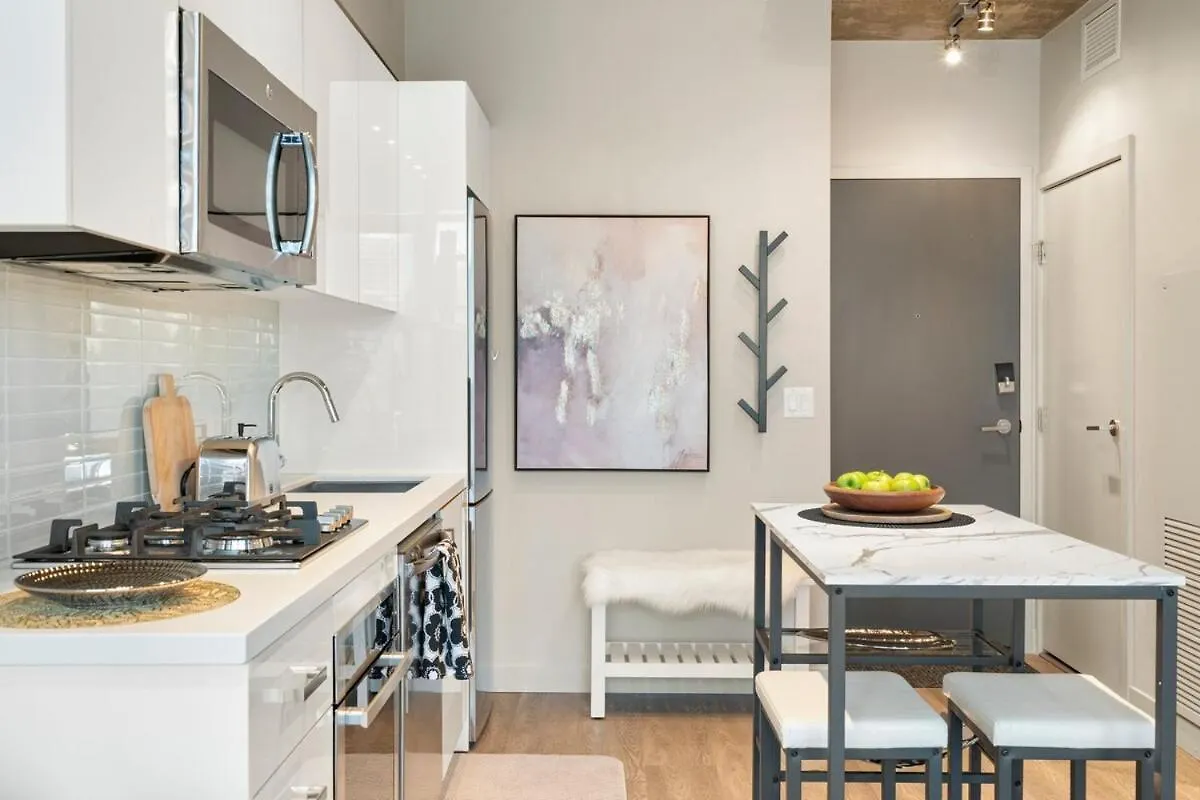 Stylish Condo With Exclusive Rooftop Pool Calgary Apartment