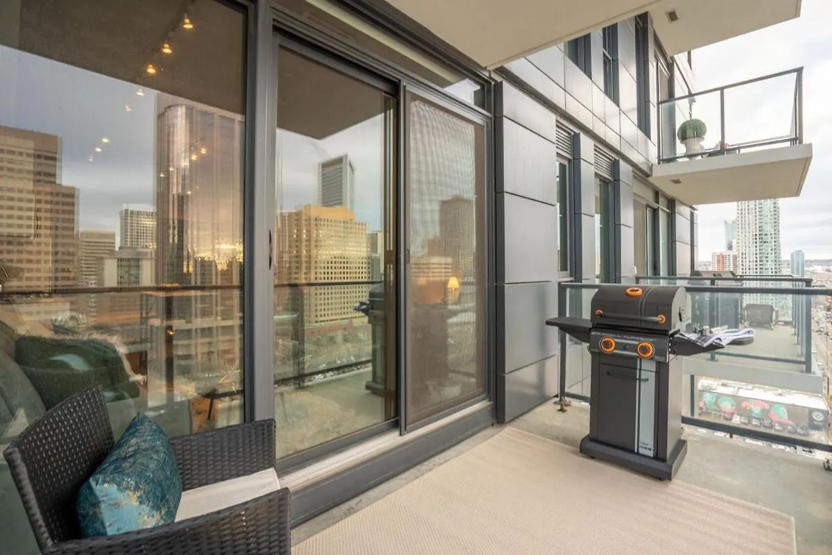 Stylish Condo With Exclusive Rooftop Pool Calgary 0*,  Canada