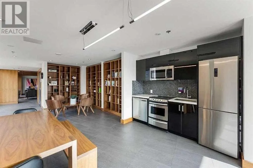 Stylish Condo With Exclusive Rooftop Pool Calgary Canada