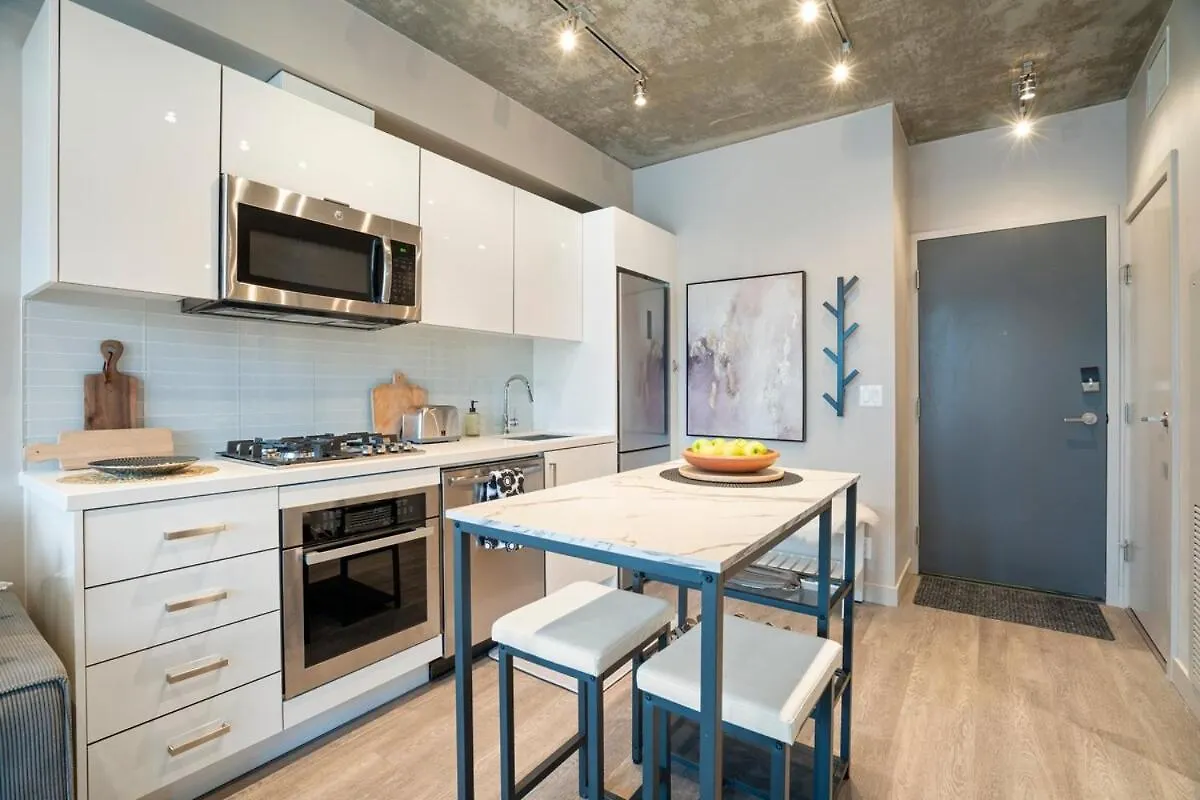 Apartment Stylish Condo With Exclusive Rooftop Pool Calgary Canada