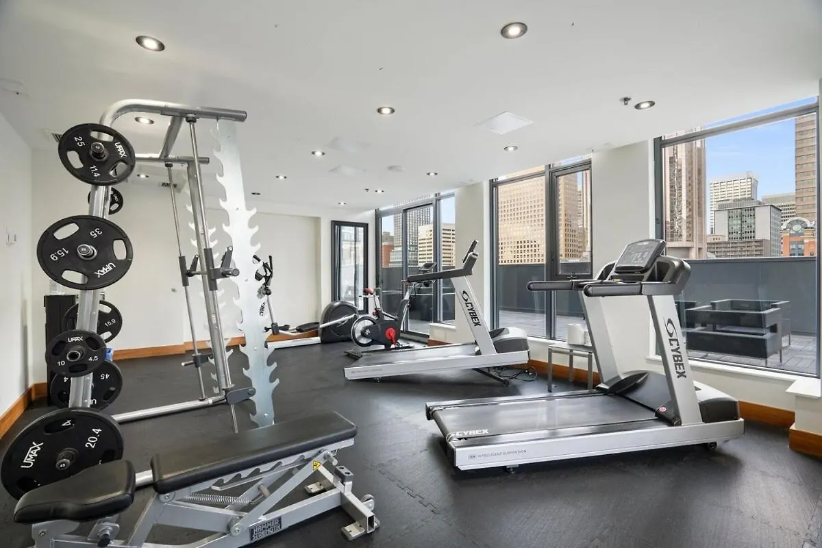 Stylish Condo With Exclusive Rooftop Pool Calgary Apartment