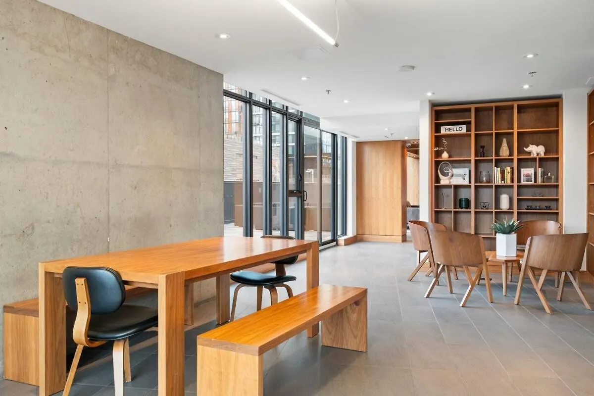 Stylish Condo With Exclusive Rooftop Pool Calgary Canada
