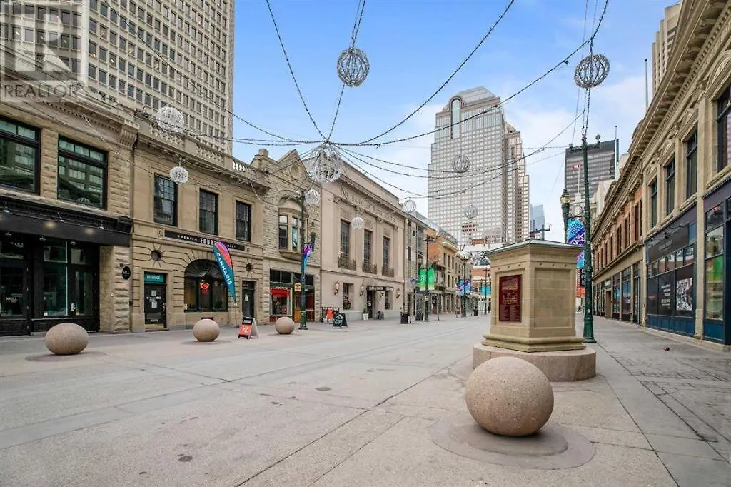 Stylish Condo With Exclusive Rooftop Pool Calgary