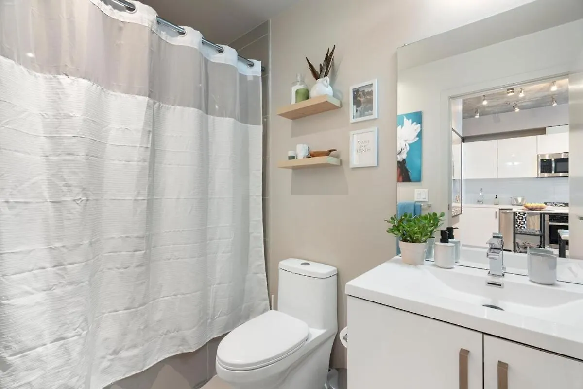 Stylish Condo With Exclusive Rooftop Pool Calgary Apartment