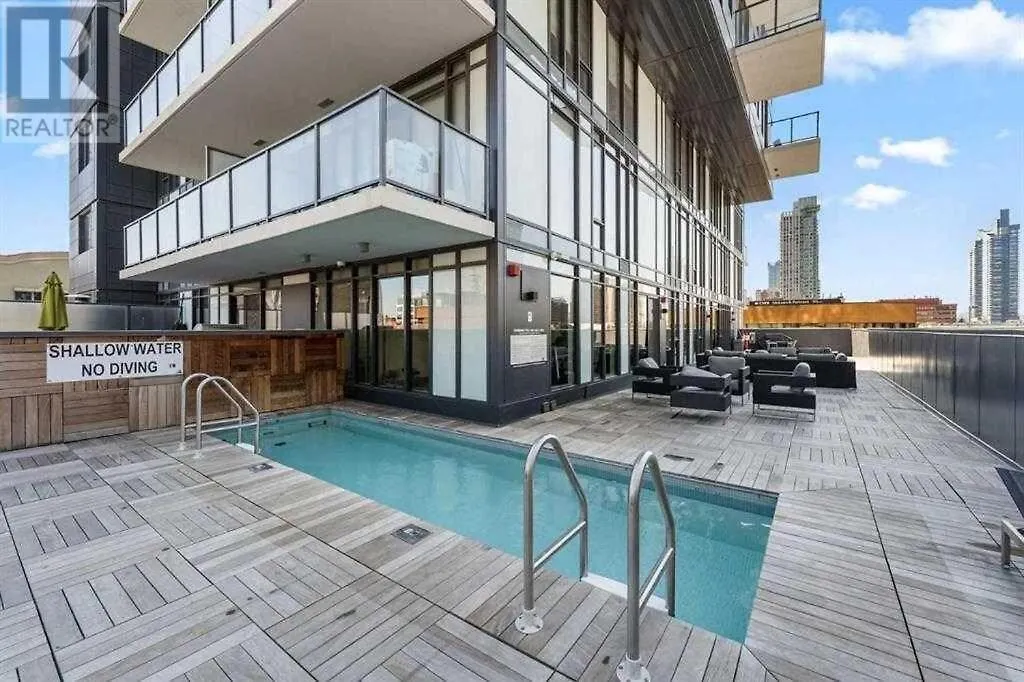 Apartment Stylish Condo With Exclusive Rooftop Pool Calgary