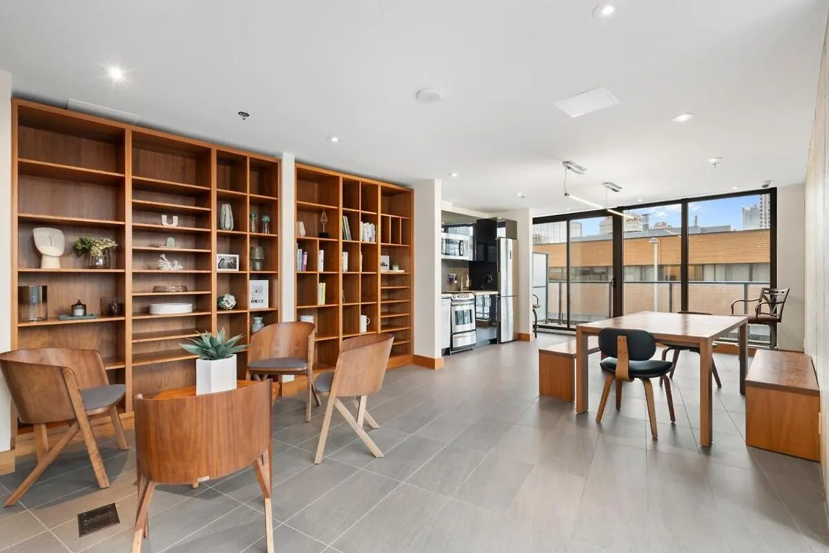 Apartment Stylish Condo With Exclusive Rooftop Pool Calgary