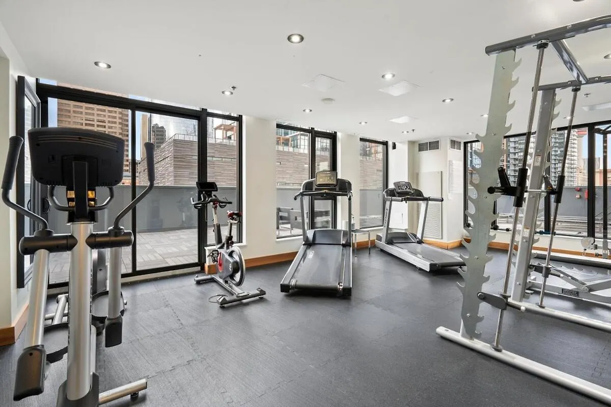 Stylish Condo With Exclusive Rooftop Pool Calgary 0*,