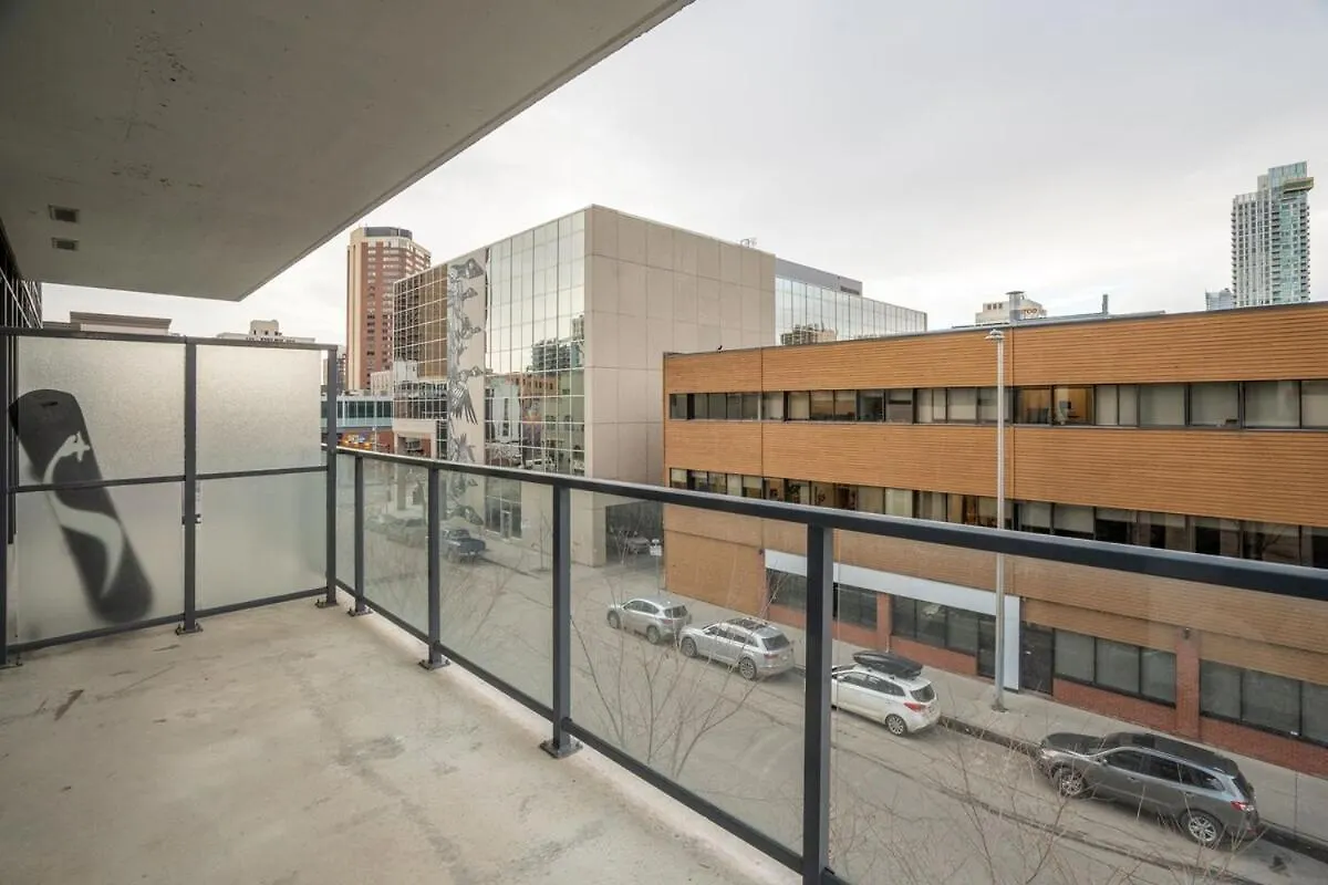 Apartment Stylish Condo With Exclusive Rooftop Pool Calgary