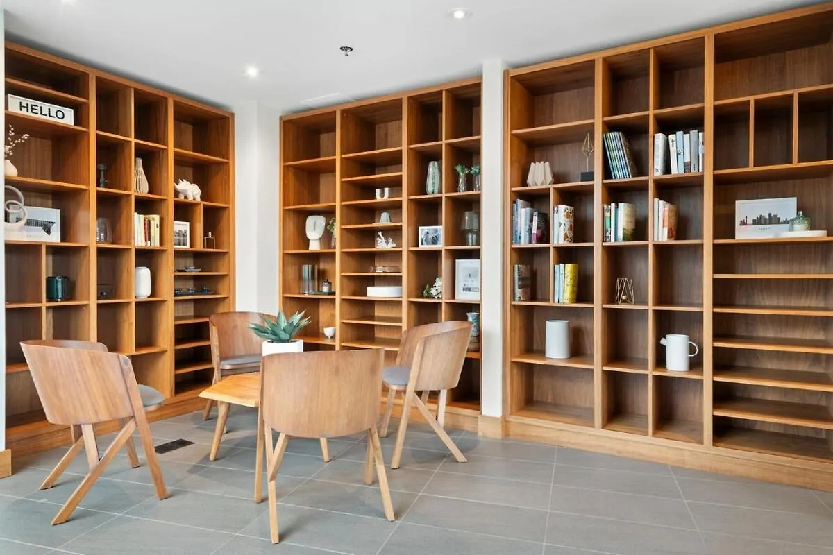 Stylish Condo With Exclusive Rooftop Pool Calgary