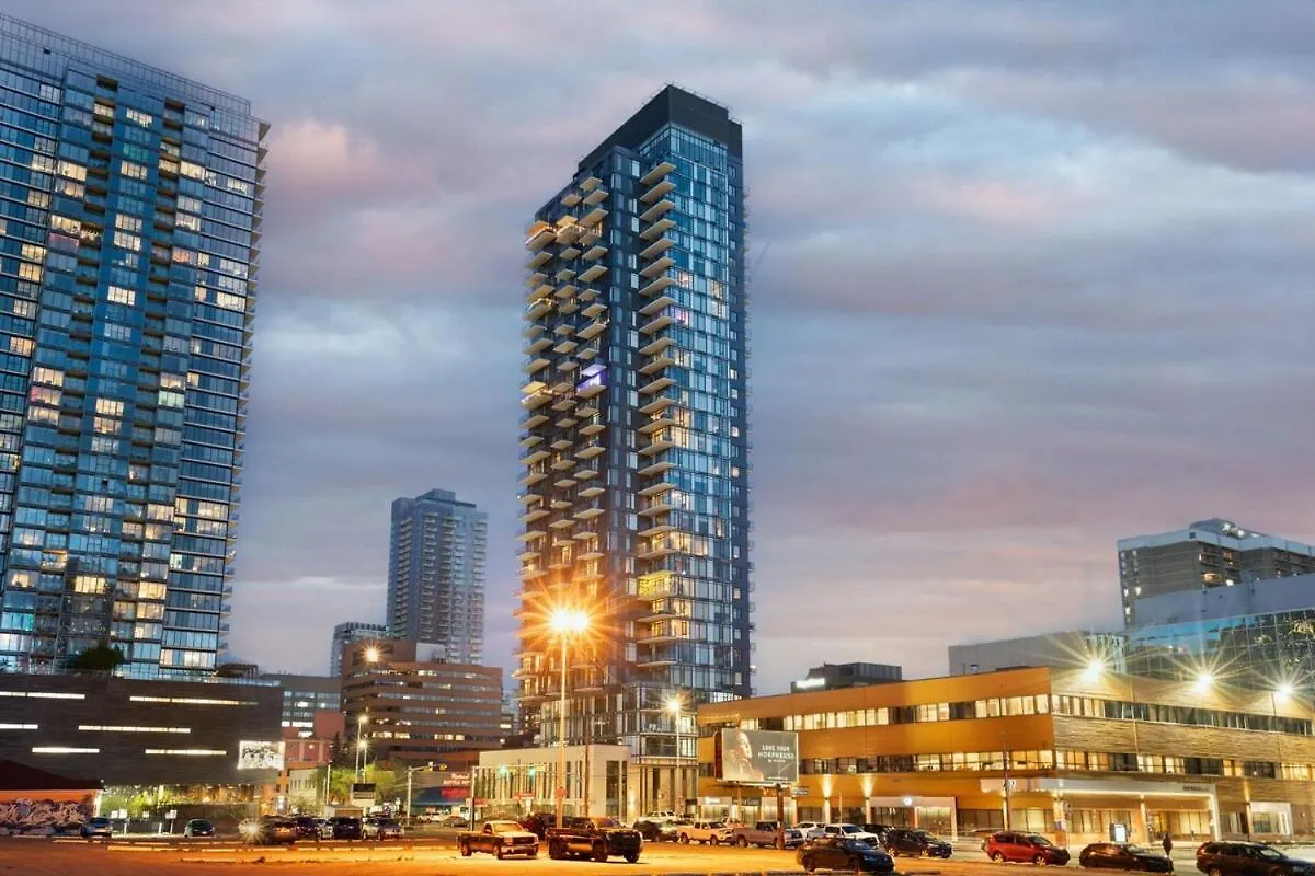 Apartment Stylish Condo With Exclusive Rooftop Pool Calgary