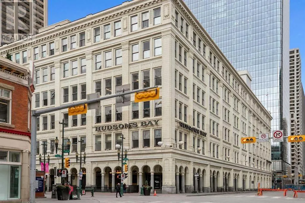 Apartment Stylish Condo With Exclusive Rooftop Pool Calgary