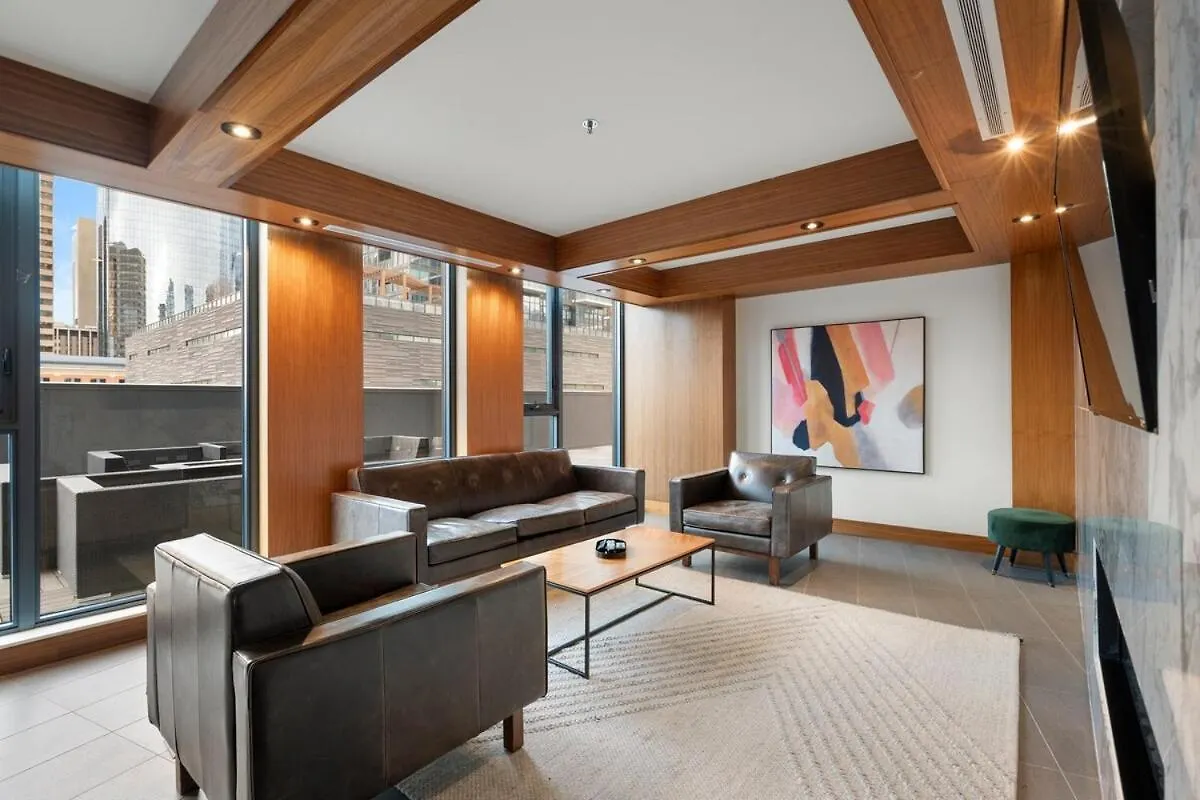 Stylish Condo With Exclusive Rooftop Pool Calgary Canada