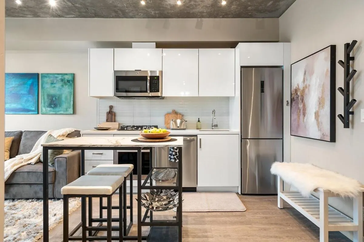 Stylish Condo With Exclusive Rooftop Pool Calgary 0*,  Canada