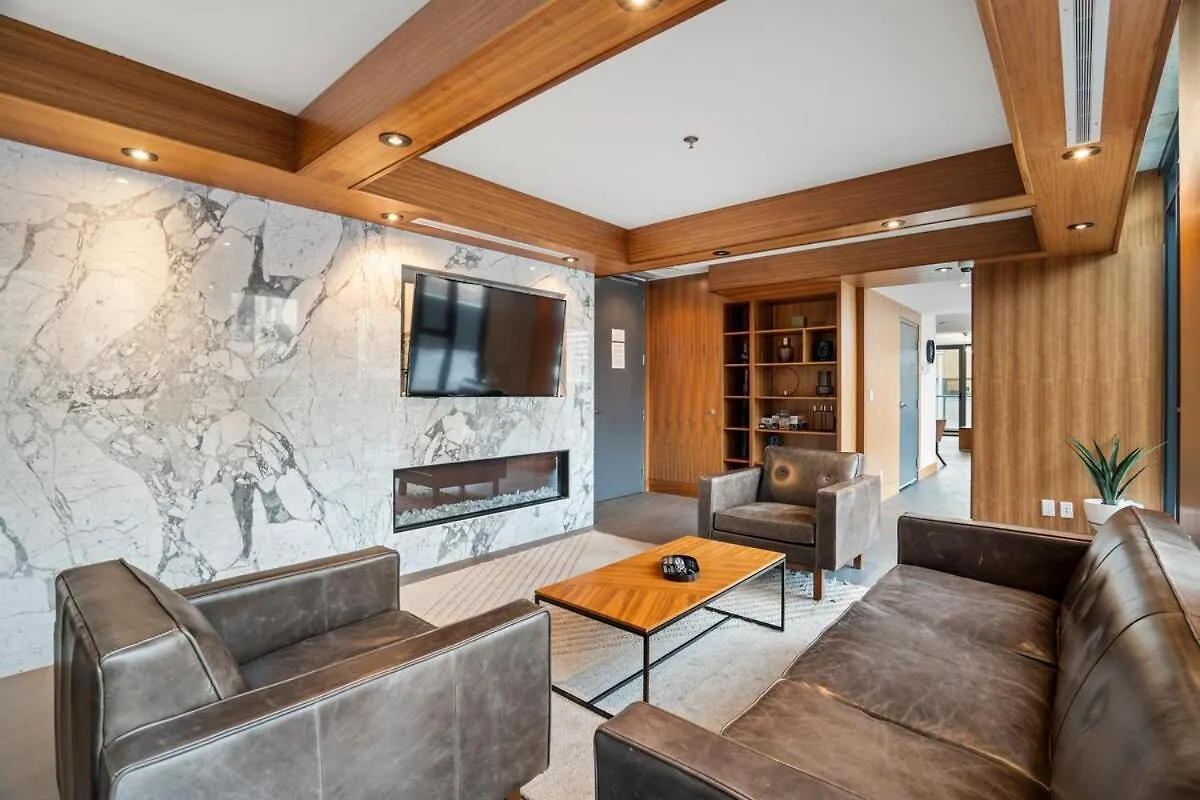 Stylish Condo With Exclusive Rooftop Pool Calgary Apartment