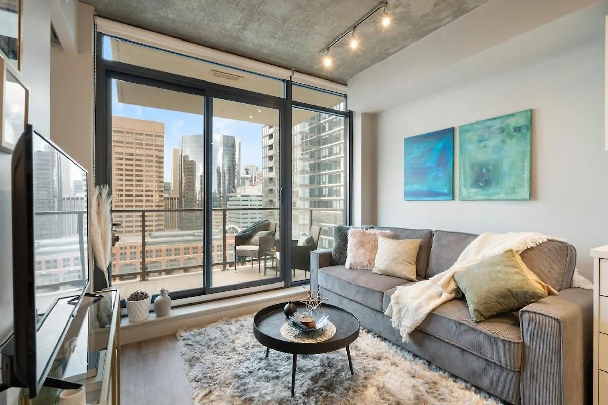 Apartment Stylish Condo With Exclusive Rooftop Pool Calgary Canada